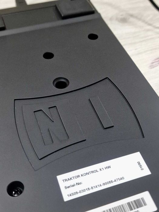 FX Котролер Native Instruments Traktor Kontrol X1 MK1