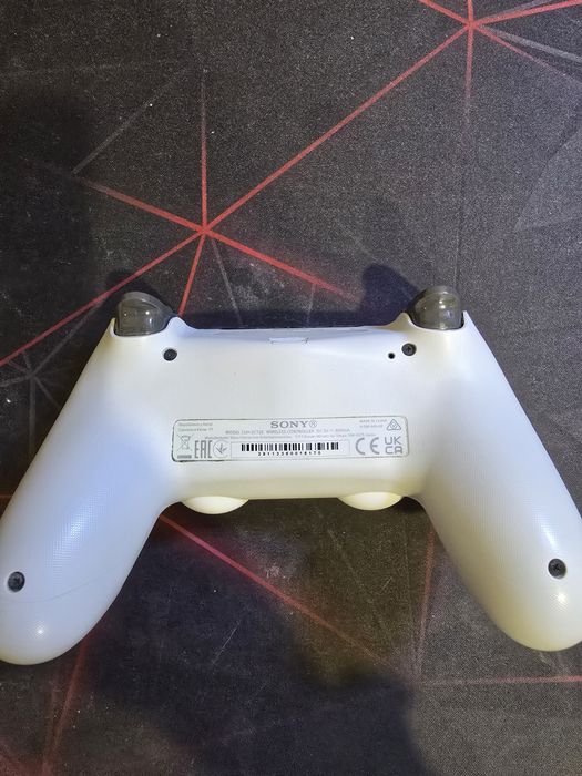 Джойстик за пс4 бял