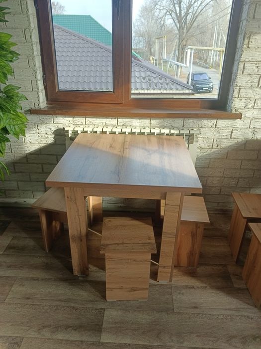 Продам столы со стульчиками,полки
