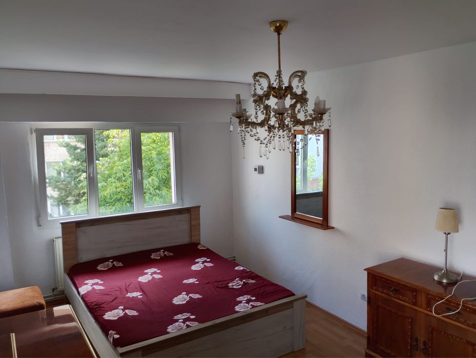 Inchiriez apartament 3 camere(82mp) strada Carpatilor 8/Brasov