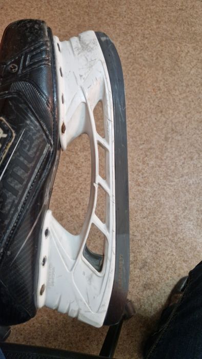 Коньки хоккейные