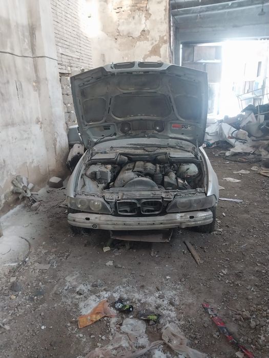 Продам BMW по запчастям