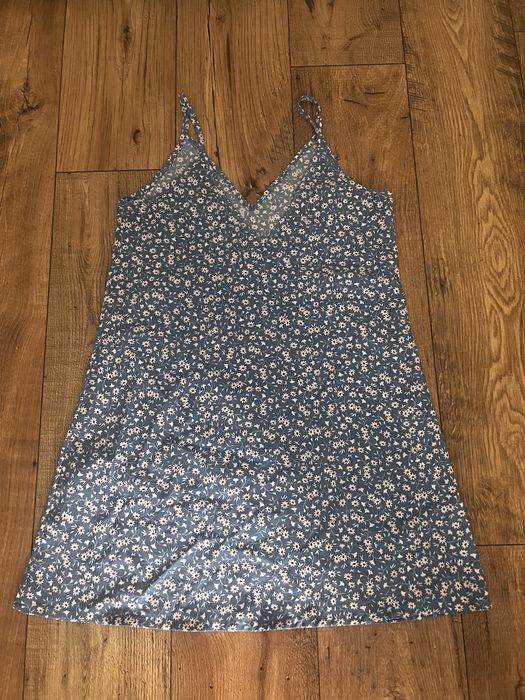 Рокля с цветенца. Идеална за топлите сезони.