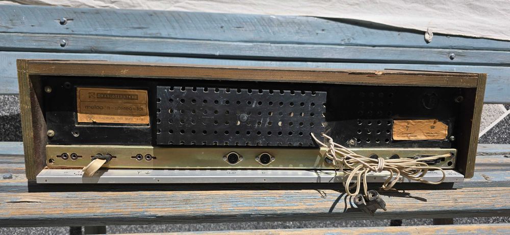 Антикварная Стационарная транзисторная радиола "Мелодия-101-стерео"