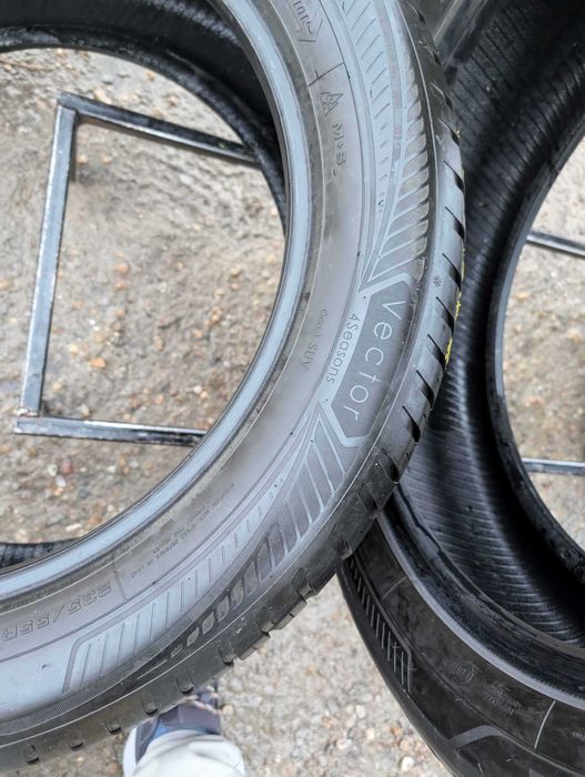 235/55 R19 • All Season • Goodyear Vector 4Seasons Gen 3 SUV 105W | 2 buc | DOT 2022 | Pret/buc
