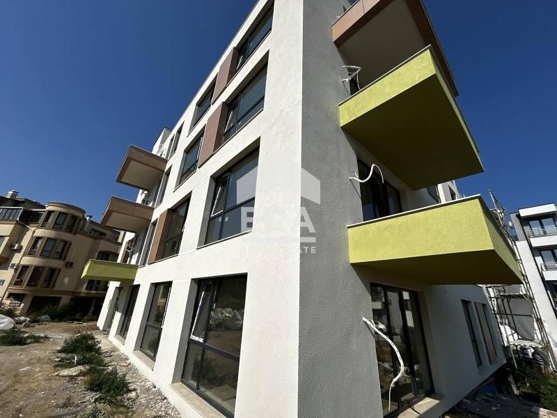 Двустаен ексклузивен апартамент за продажба, в нова сграда пред Акт 16