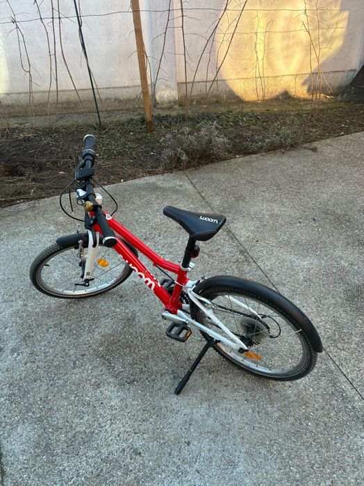 bicicletă Woom 4, roșie, apărători, lumini, sonerie