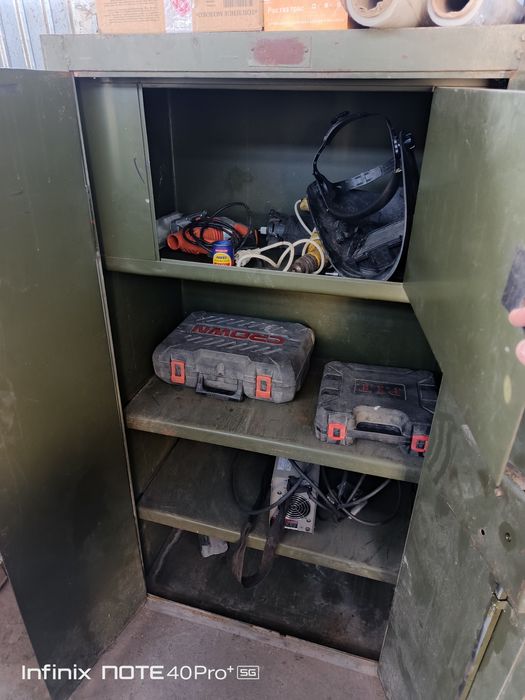 Металлический сейф