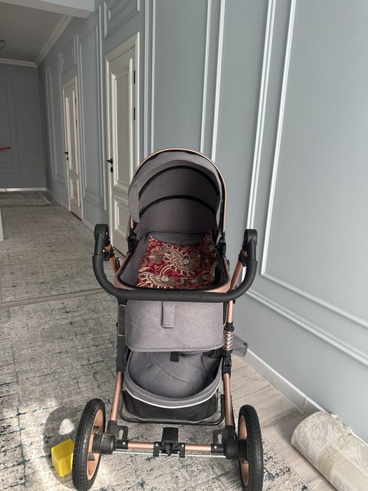 Детская коляска в отличном состаяний