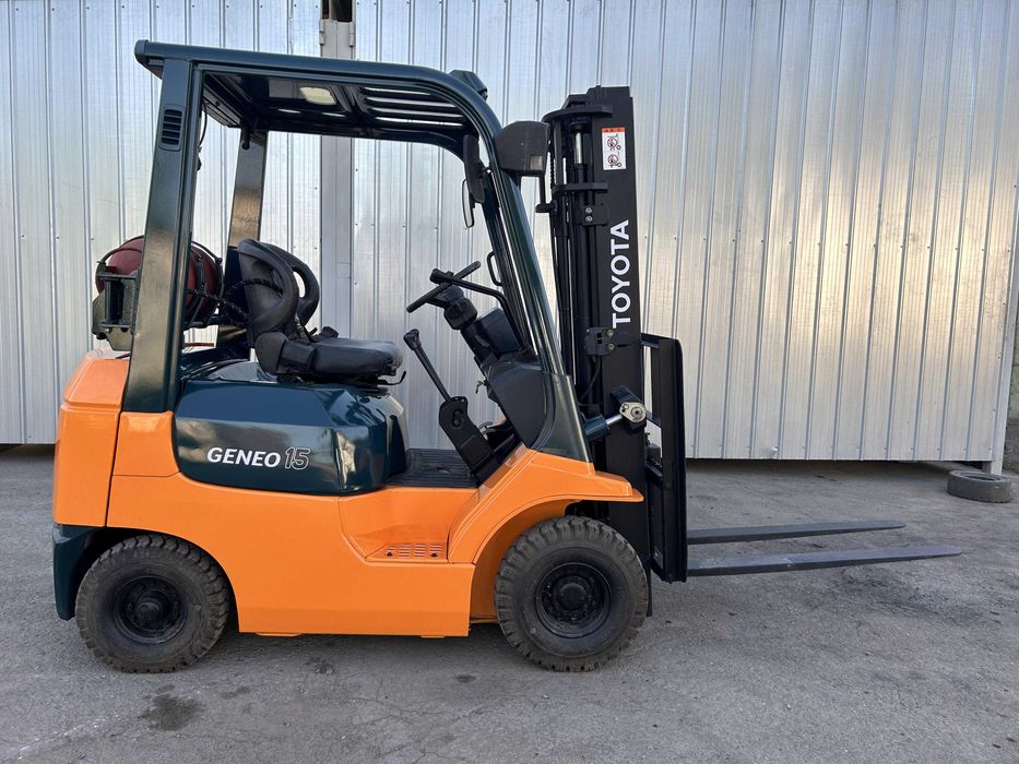 Вилочный погрузчик (кара)