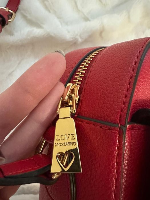 Vând poșetă Love Moschino crossbody
