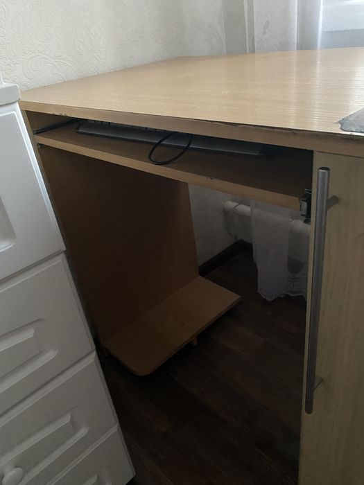 Продам компьютерный столик