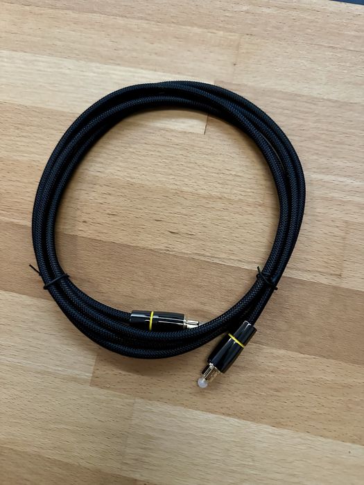 Toslink оптичен кабел 2м.