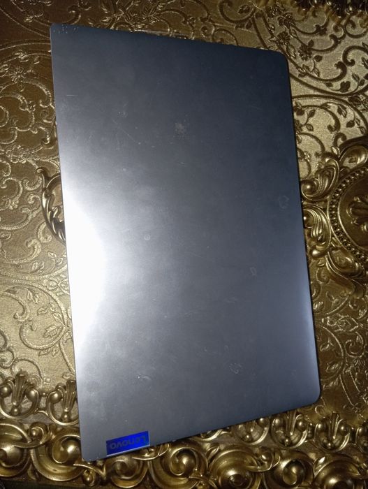 Lenova noutbook srochna sotiladi