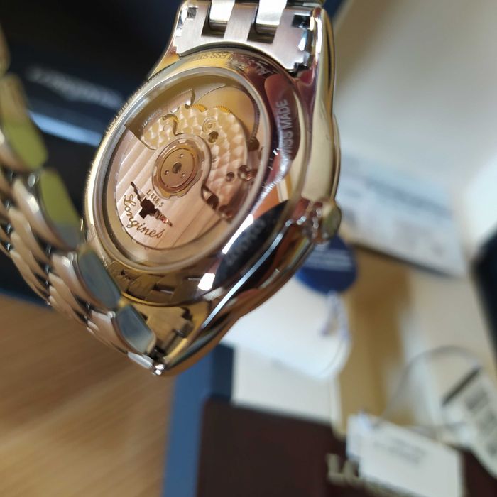 Колекция швейцарски часовници. ПОДАРЪК- нов кварцов часовник !