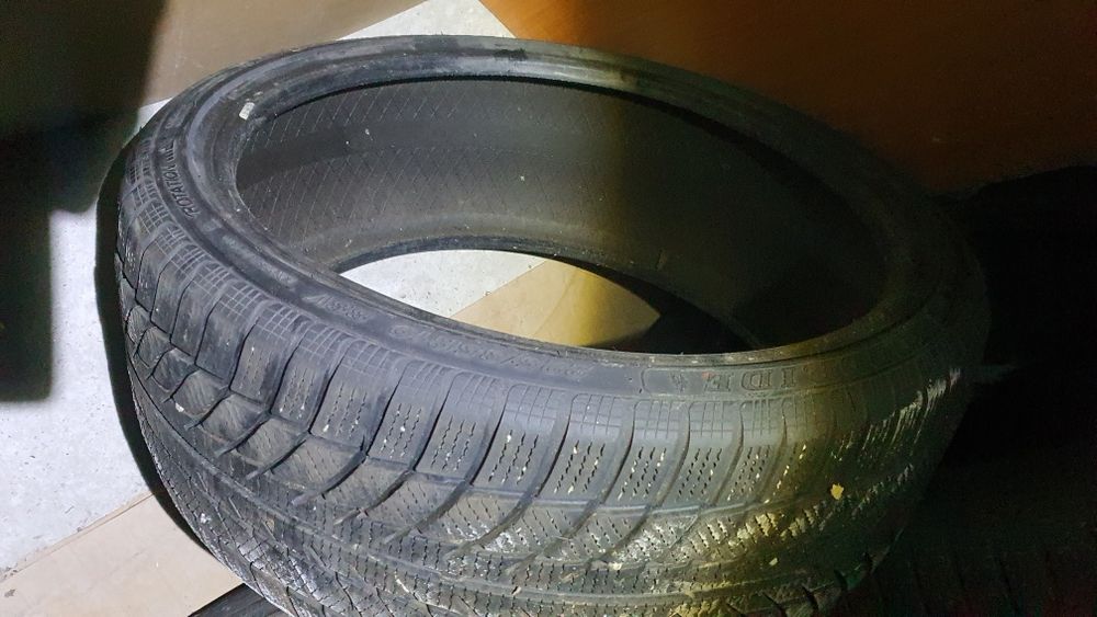 Seturi 2 anvelope 275 30 R20 și 2 anvelope  225 40 R19