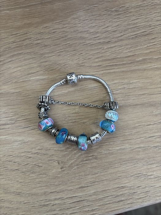 Bratara Pandora cu 10 charm-uri