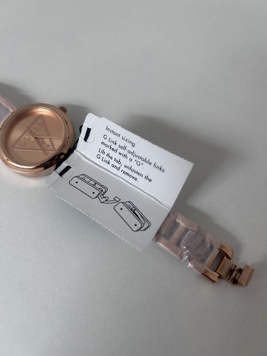 Ceas GUESS rose gold
