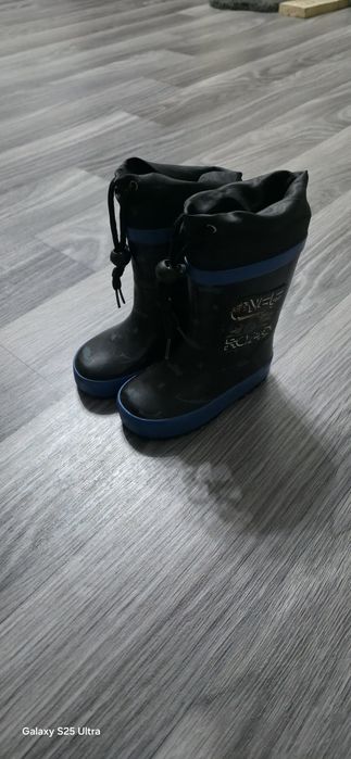 Продам детскую обувь