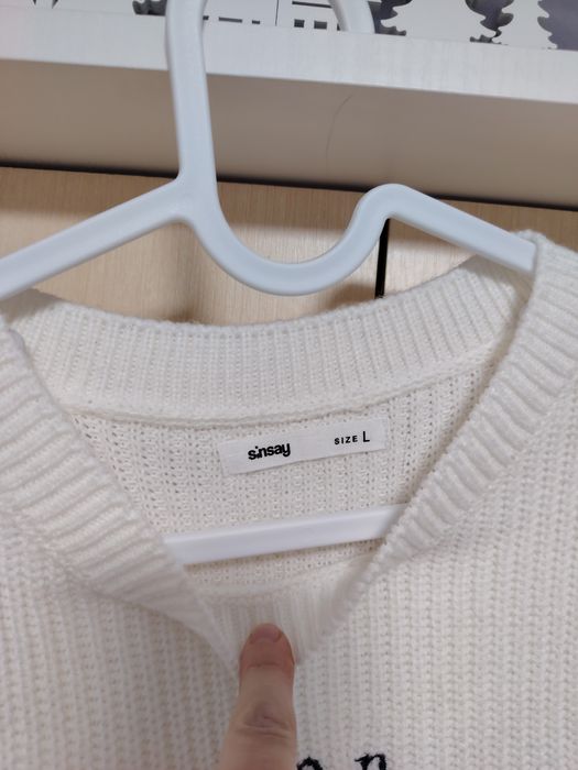 Бял пуловер неносен Л