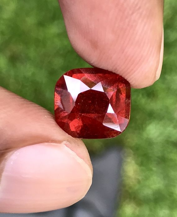 Гранат много голям със сертификат