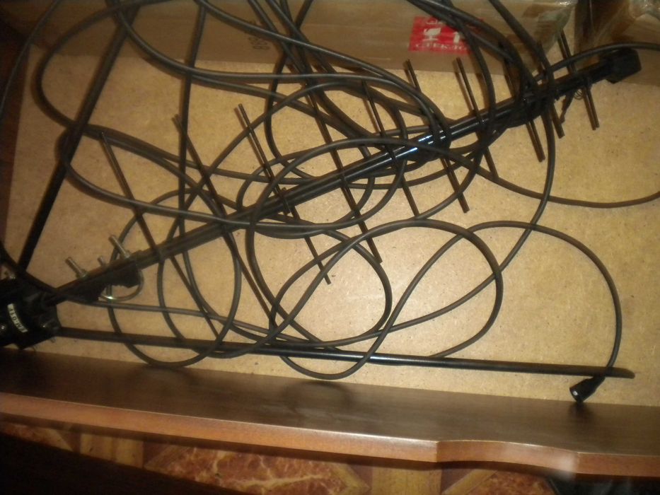 Антенна для телевизора.