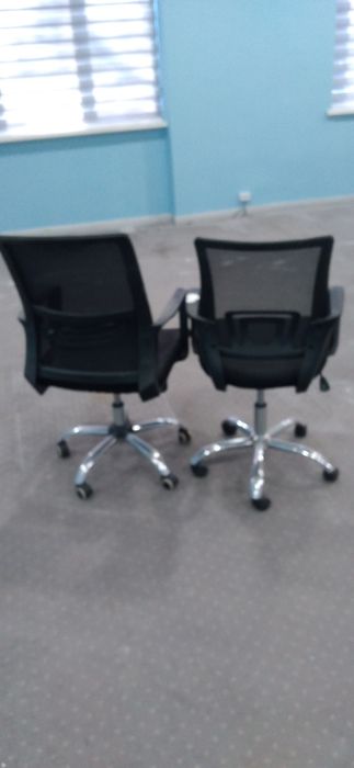 Продаётся офисные кресла количество 15 шт.