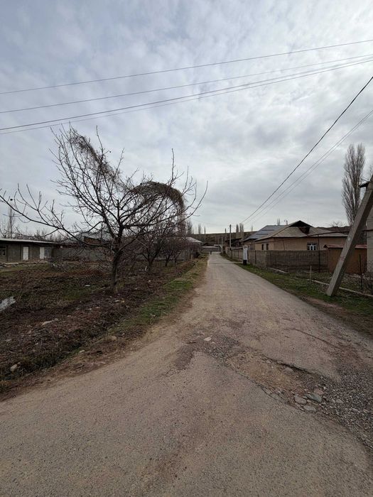 Srochna Fayz kafe orqasida 4 sotix uchastka sotiladi