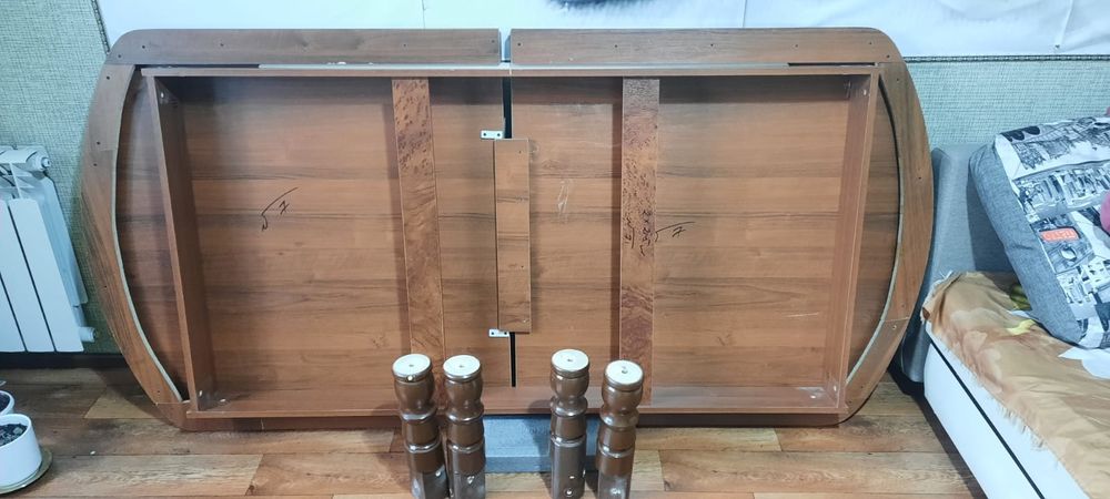 стол для гостей 8-10человак