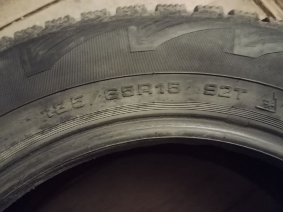 Продам шипованные шины на15