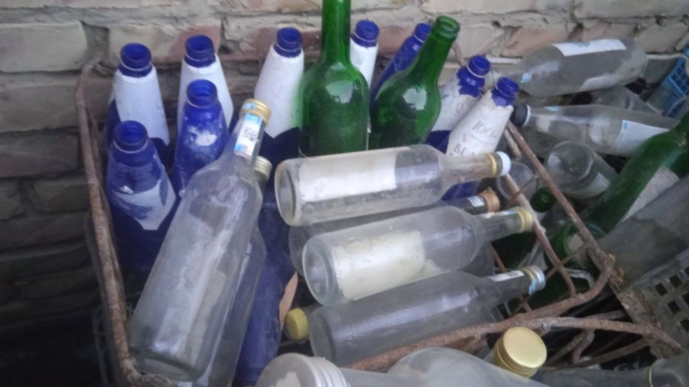 Продам бутылки стекло.