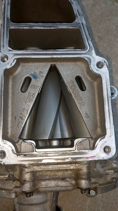 Vând kompressor supercharger Eaton m45