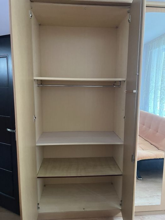 Четирикрилен гордероб