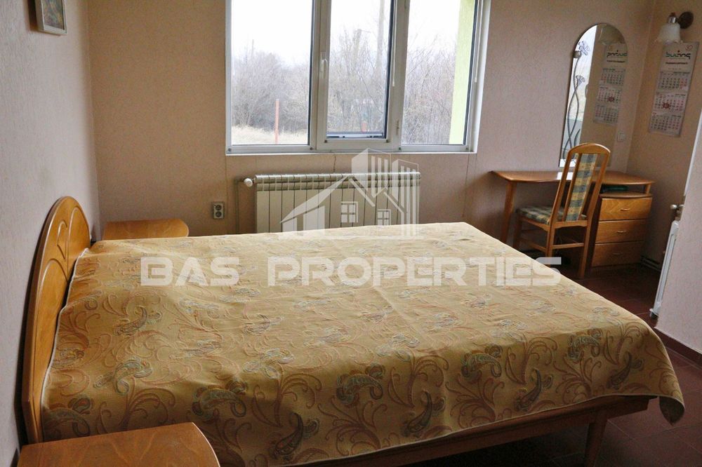 Къща в Перник, област-с.Големо Бучино площ 215