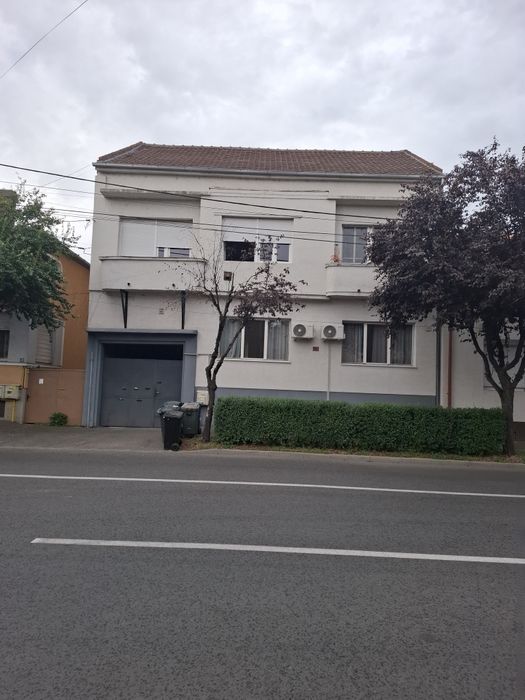 Vand casa  3 camere central