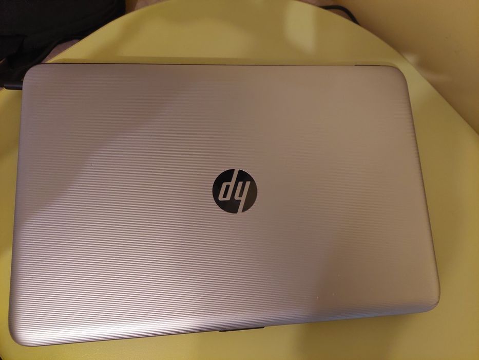 Лаптоп Hp 250 G5 - за части или ремонт