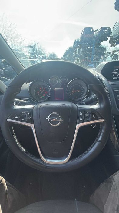 Dezmembrez Opel Zafira C an 2012 2.0 diesel cutie automata