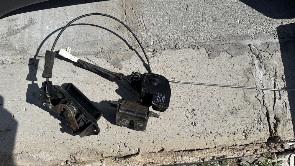 Комплектующие к задней крышке Toyota Corolla E120