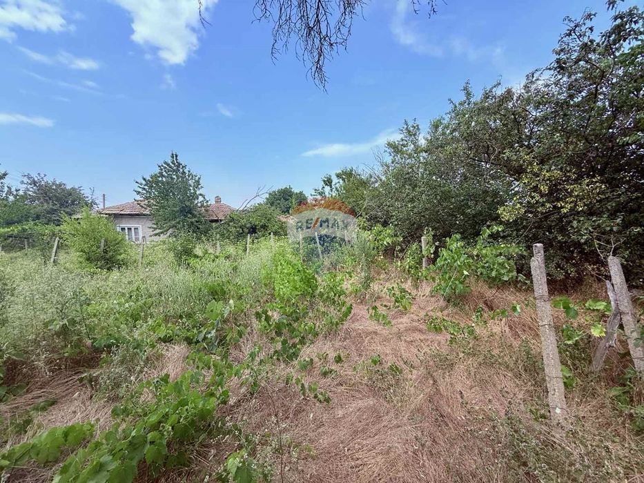 Парцел с къща,ток и вода за продажба, общ.Балчик, Я.И.