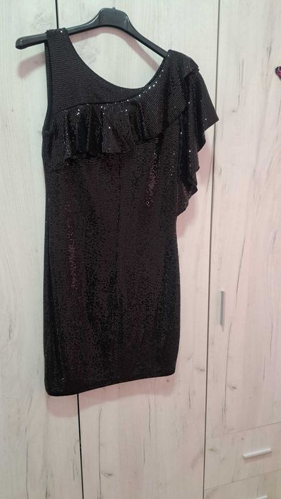 Черна рокля с паети-намалена