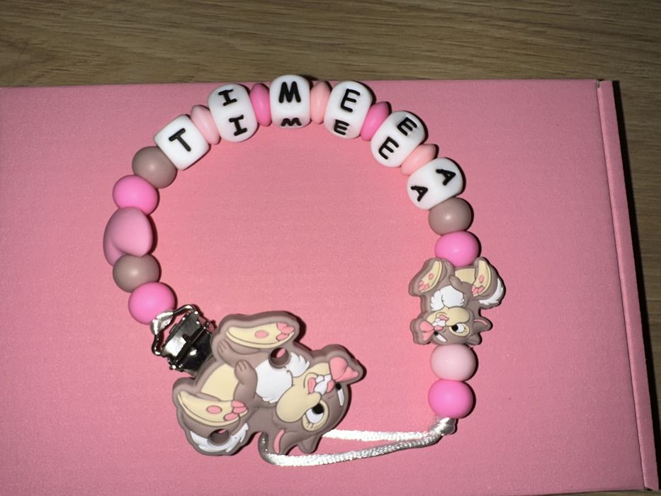 Set lantisor suzeta personalizat + jucarie de dentitie