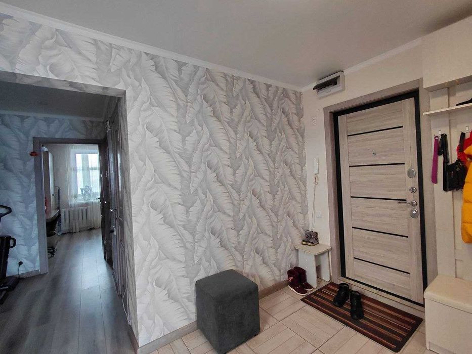 Продам 4 ком кв 8 мкр