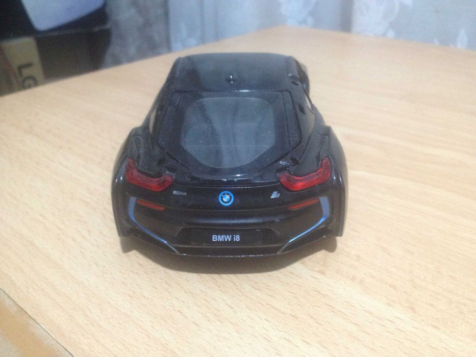 Коллекционная моделька BMW i8
