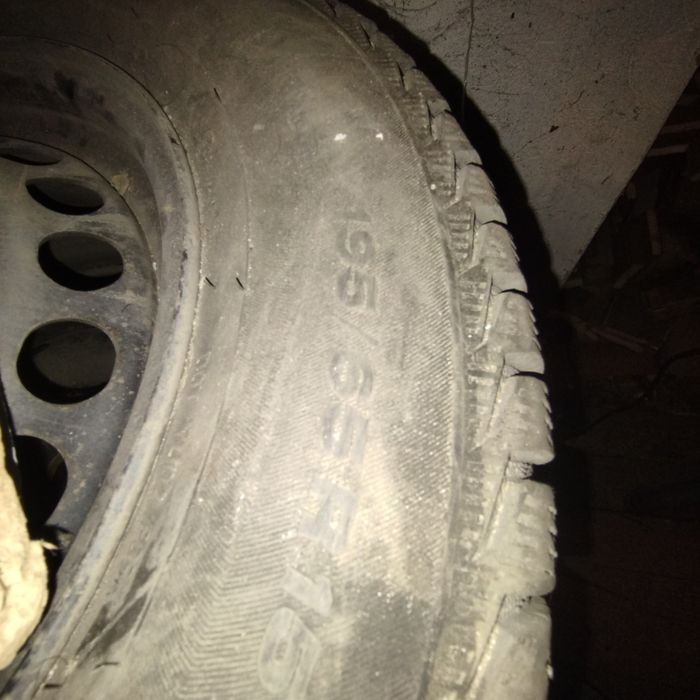 Продам зимние шины резина