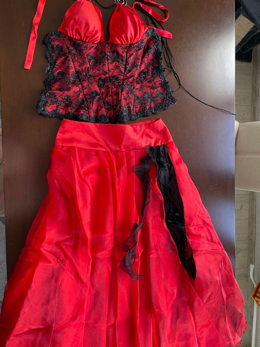 Сатенена бална рокля