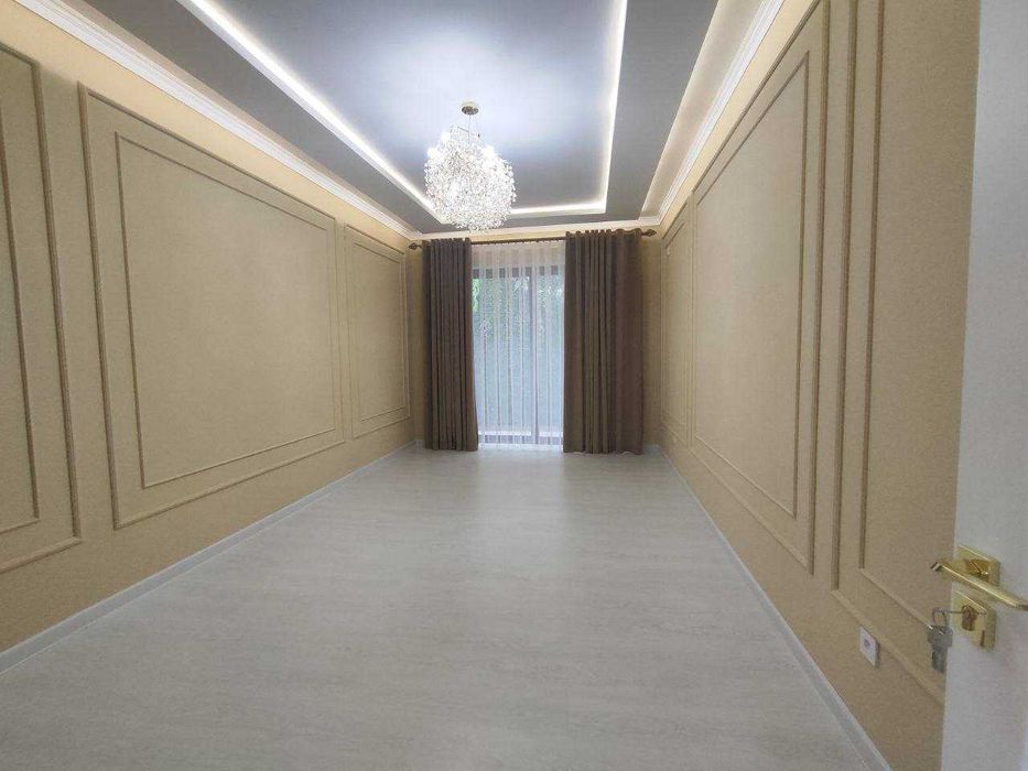 Большой , красивый -белоснежный дом!