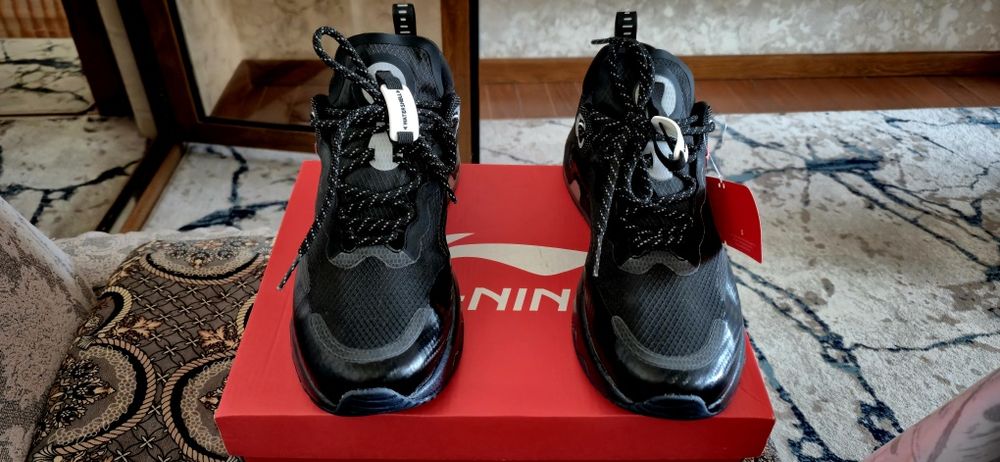 Продаётся кроссовки LI-NING