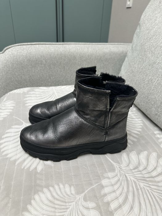 Уги  женские из натуральной кожи.