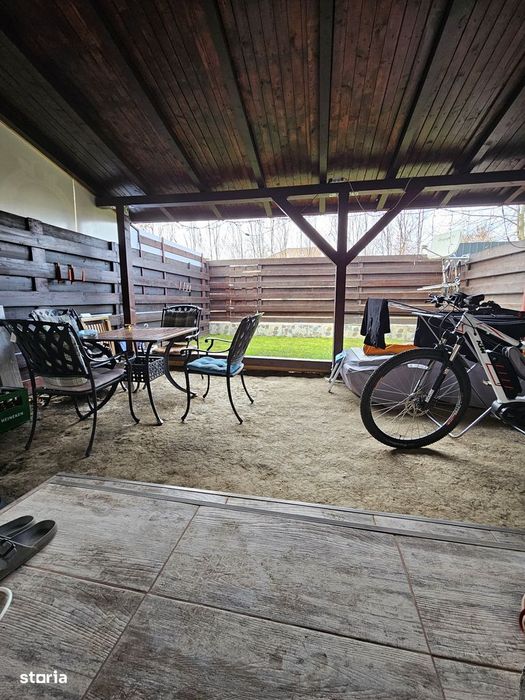 Vand apartament 3 camere decomandate , la vila + curte individuala