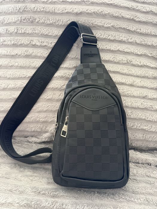 Borseta  umar louis vuitton